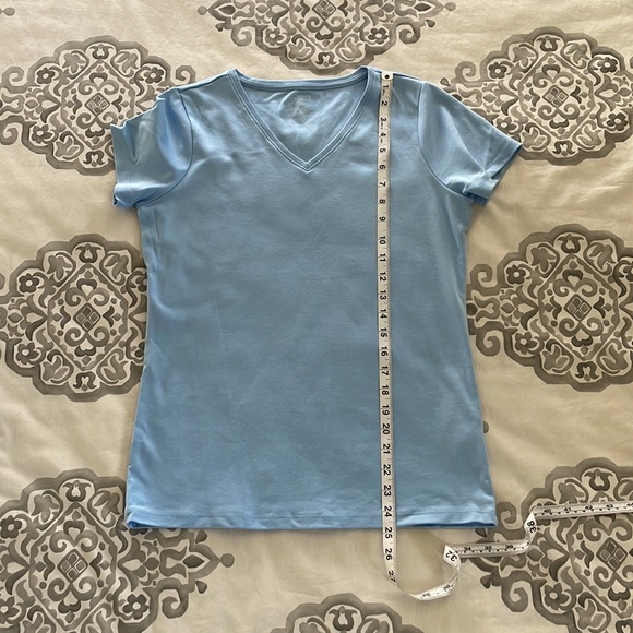 LL Bean Pima Cotton Shaped V-neck tshirt - Picture 4 of 6